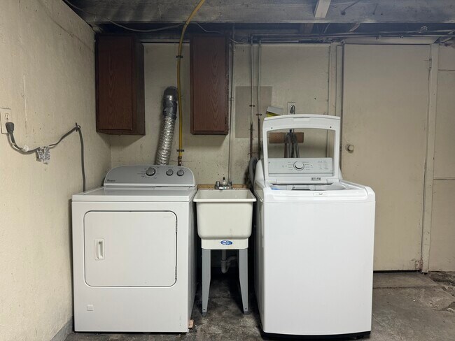 Building Photo - 505 Cato St