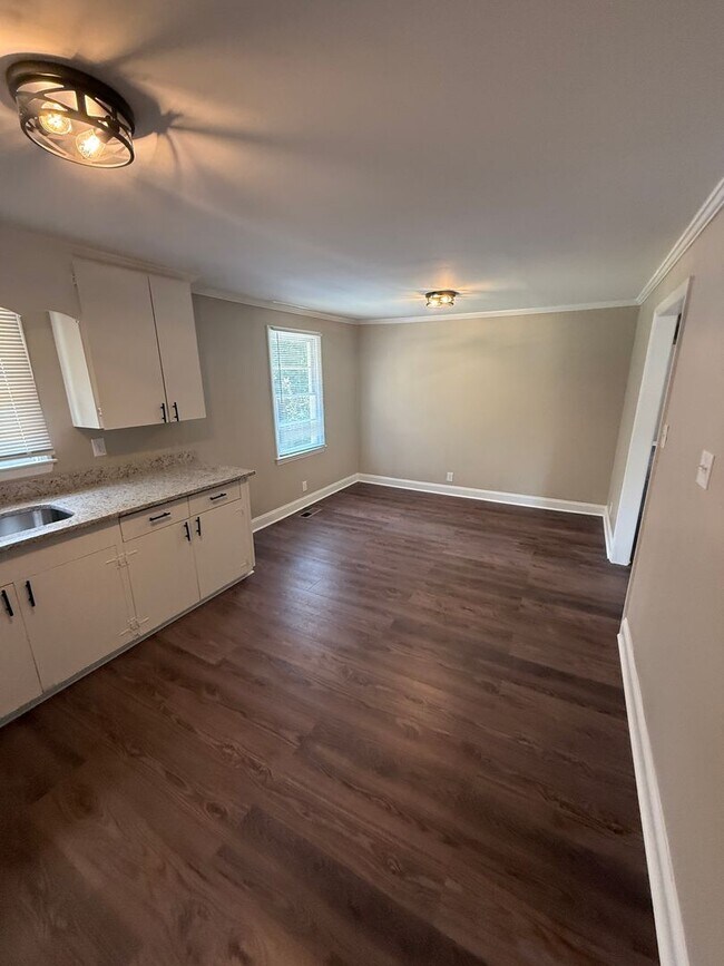 Building Photo - New on Newberg