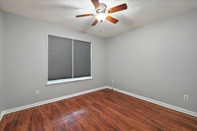 Building Photo - 3001 Oak Park Ct