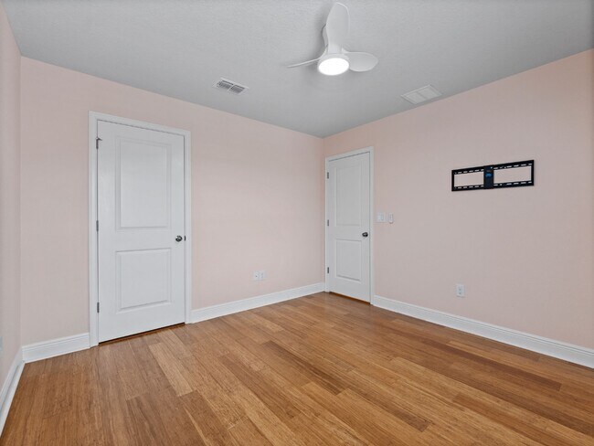 Building Photo - Stunning, 3-bedroom, 2.5-bath, townhome located in the highly desirable GATED resort community of...