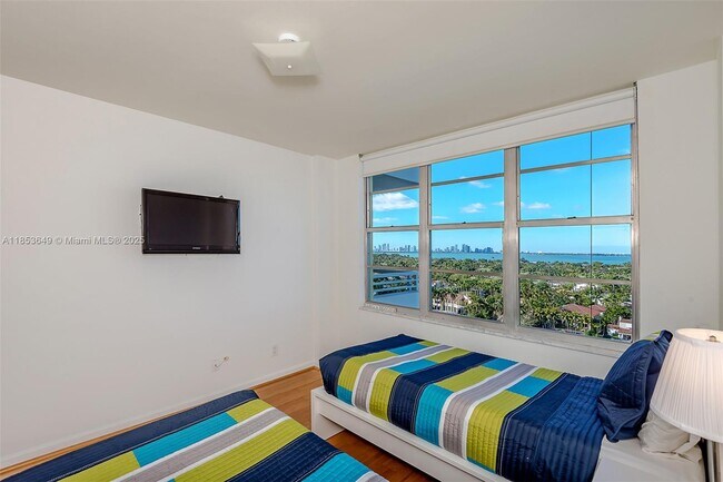 Building Photo - 5600 Collins Ave