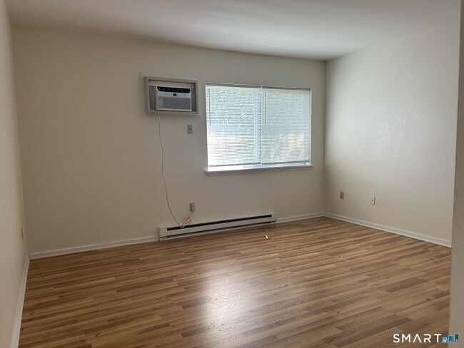 Building Photo - 160 Willow Springs