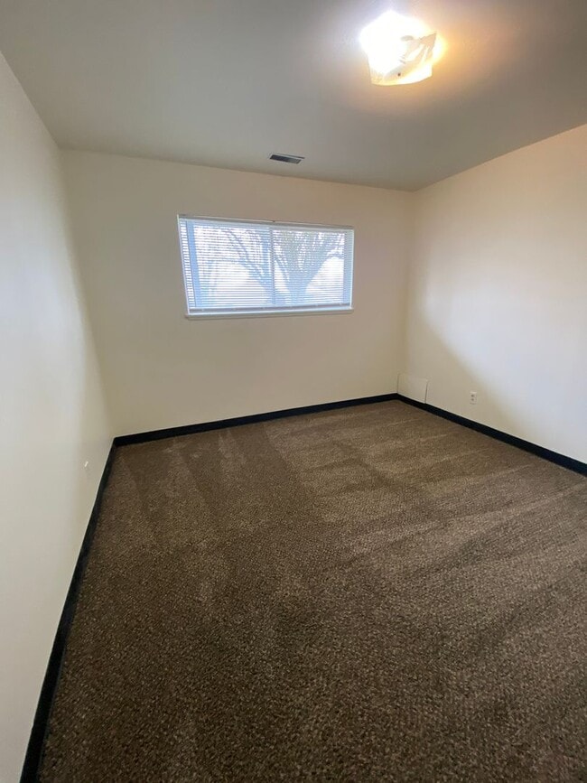 Building Photo - 1208-1210 Vandenberg Ave