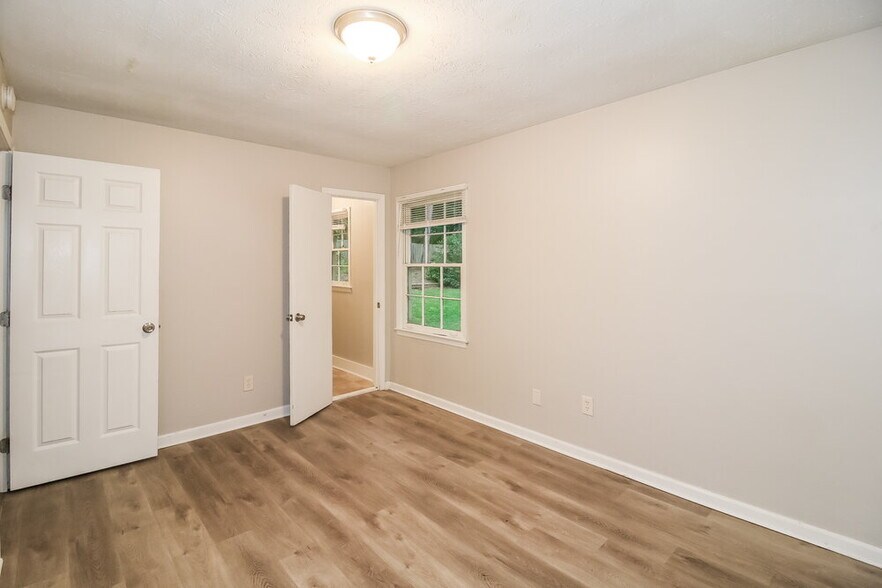 Building Photo - 30 Hidden Pines Dr
