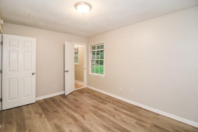 Building Photo - 30 Hidden Pines Dr