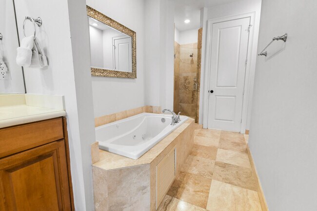 Building Photo - 25 Via Floresta Dr