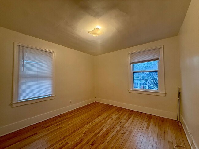 Building Photo - 335/337 Ardmore Dr