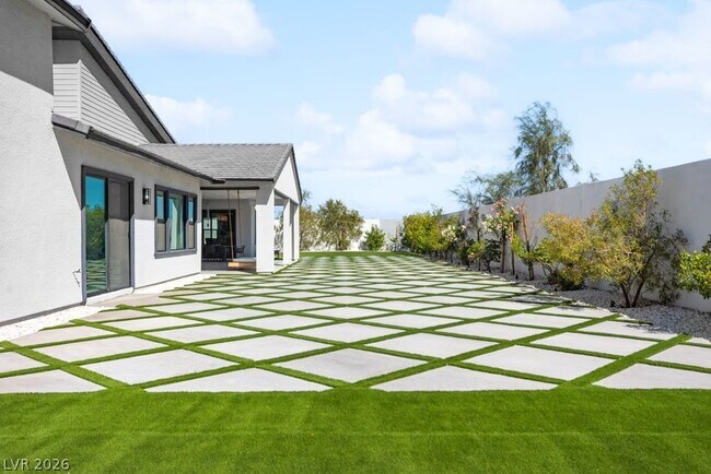 Building Photo - 4315 N Dapple Gray Rd