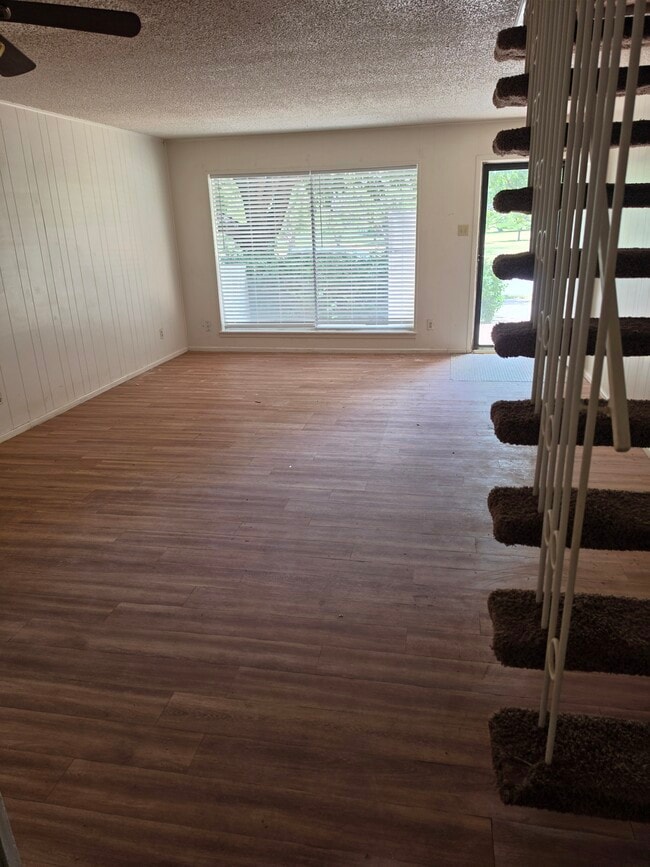 Building Photo - Park Place Townhomes 4414