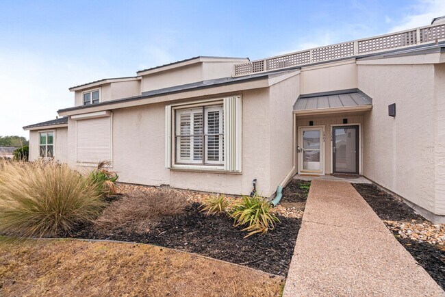 Building Photo - 1902 Bayhouse Dr