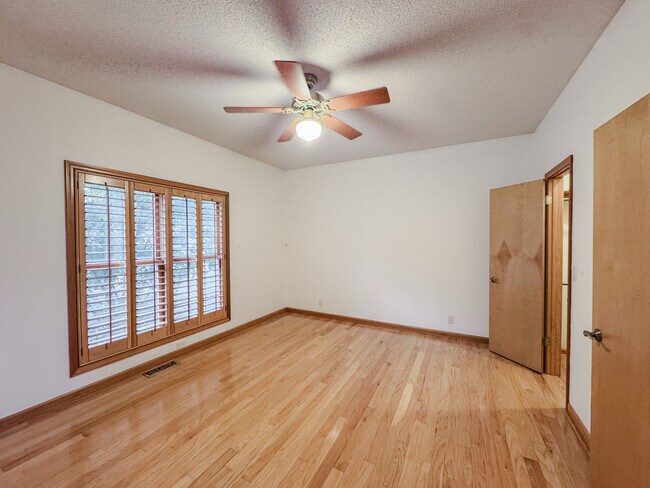 Building Photo - 27 Cadiz Ln