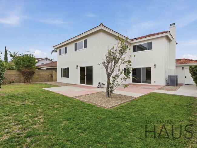 Building Photo - Newly Remodeled Huntington Beach Home with Brand-New AC & Premium Finishes