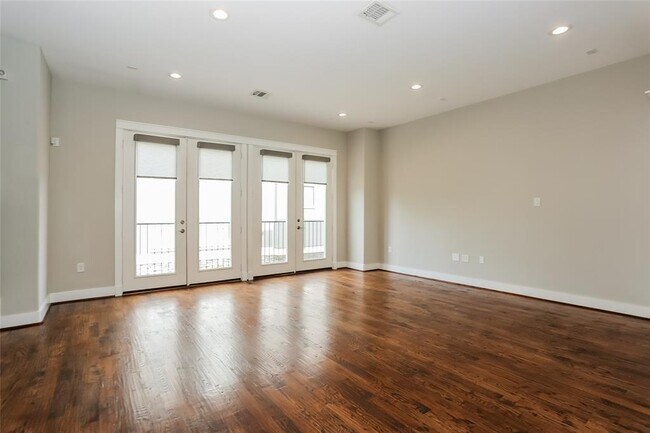 Building Photo - 606 W 28th St