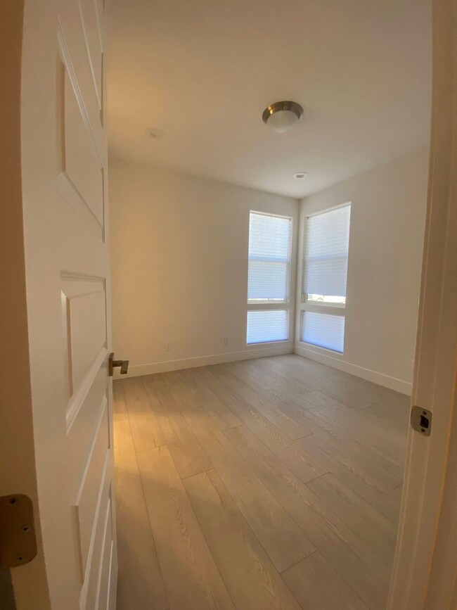 Building Photo - Stunning Like-New Home for Rent in Ellis C...