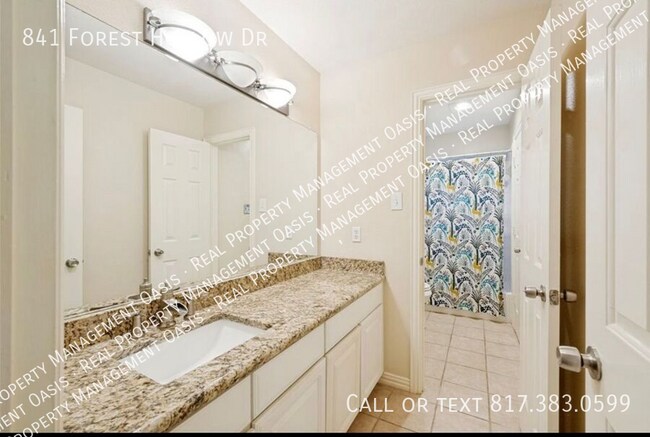 Building Photo - 841 Forest Hollow Dr