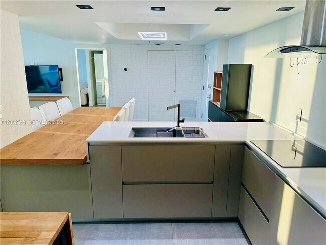 Building Photo - 650 West Ave