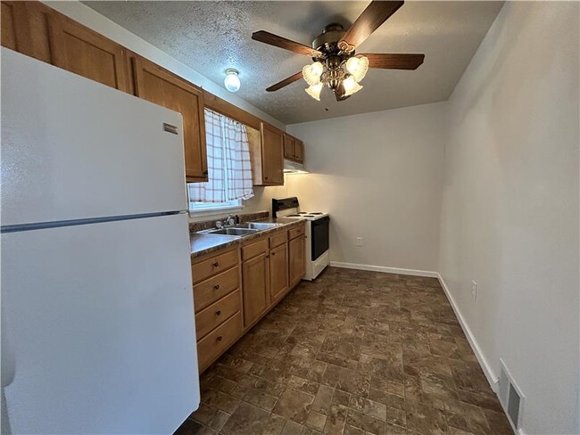 Building Photo - 128 S 13th St