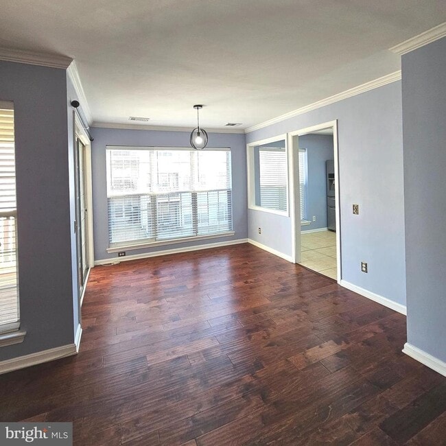 Building Photo - 8202 Catbird Cir