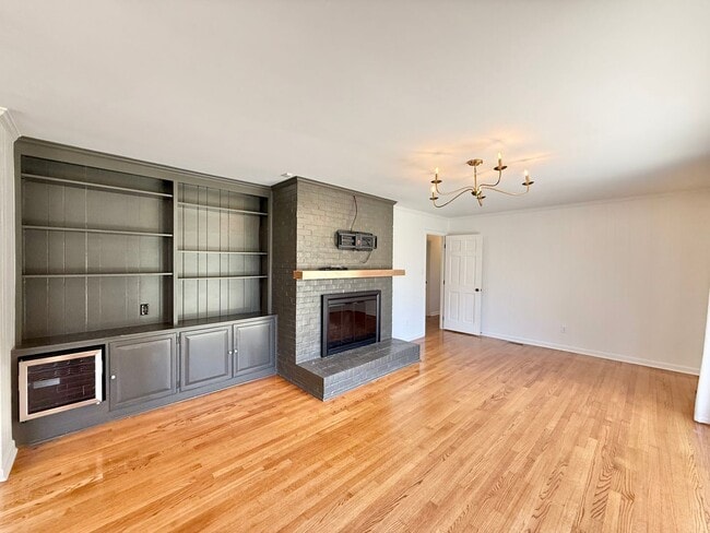 Building Photo - Gorgeous 3BD, 2.5BA North Raleigh Home on a Large Lot with a 2-Car Detached Garage in a Prime Loc...