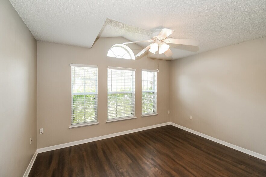 Building Photo - 3003 Valkyrie Rd