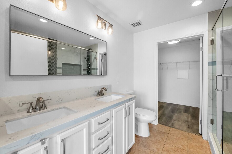 Building Photo - 16710 Nicklaus Dr