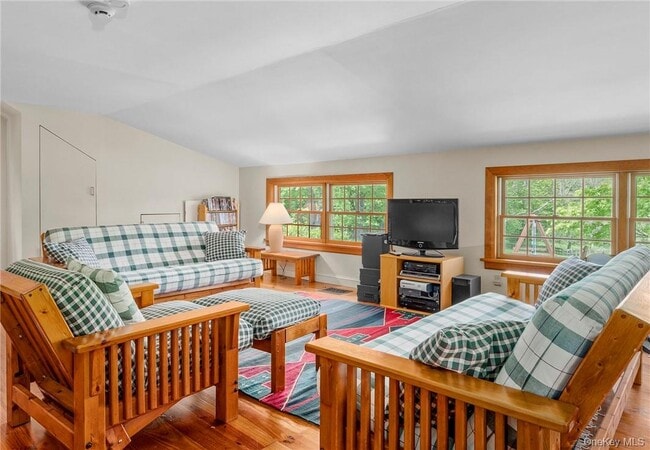 Building Photo - 1282 Hollow Rd