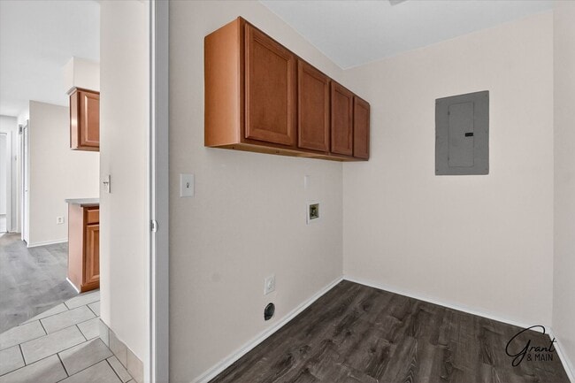 Building Photo - $1395 2 bedroom ground floor condo
