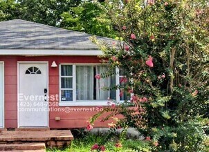 Building Photo - 1-Bedroom, 1-Bathroom Duplex with Convenie...
