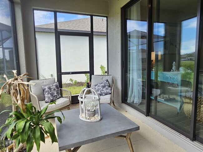 Building Photo - Annual Furnished or Seasonal Short-Term 4 Bedroom 2.5 Bathroom Home in Palmero!