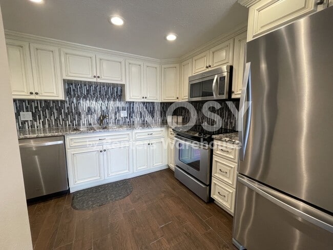 Building Photo - Spacious Condo in Clearwater Beach with Awesome Views