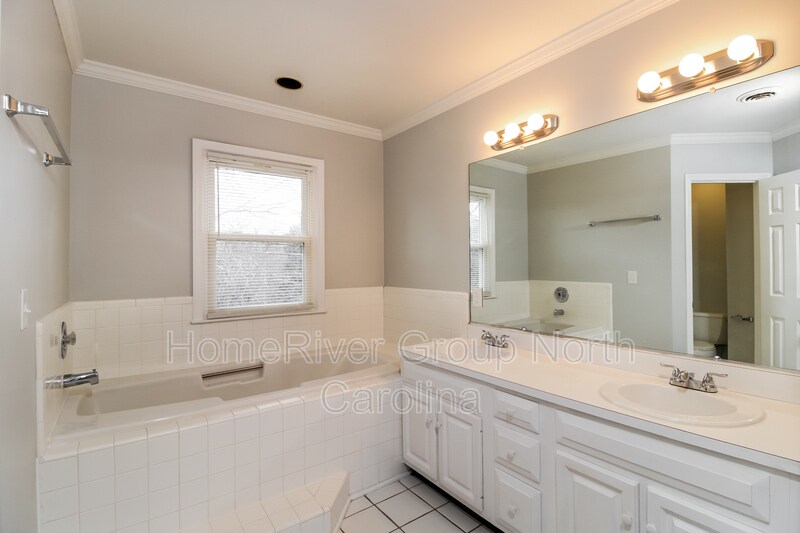 Building Photo - 2303 Bayleaf Ct