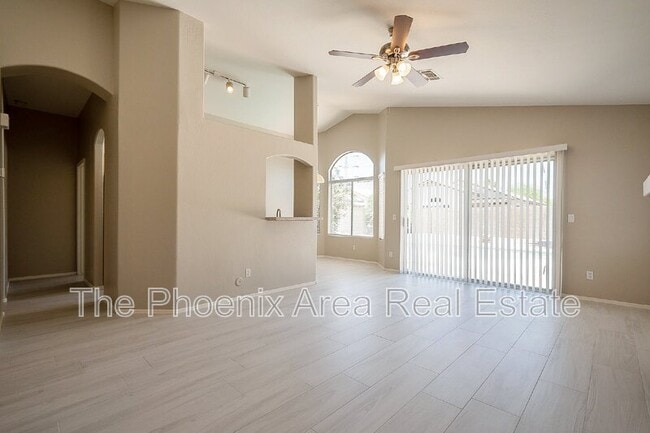 Building Photo - 1070 W Chilton Dr