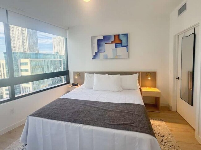 Building Photo - 225 N Miami Ave