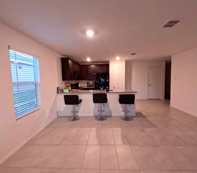 Building Photo - 2708 Starwater Dr