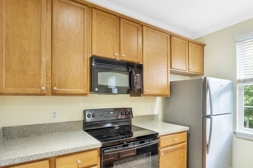 Kitchen - 5357 Discovery Park Blvd