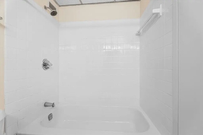 Building Photo - "Spacious 1-Bedroom Retreat with Gleaming Hardwood Floors in Chestnut Hill"