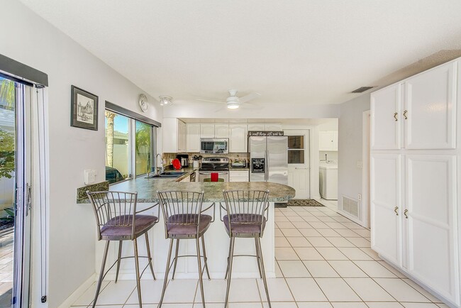 Building Photo - 3-Bedroom, 2-Bath Seminole Home – Fully Furnished & Move-In Ready!