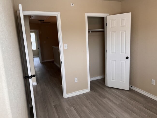 Building Photo - Luxury Townhome in Selma!