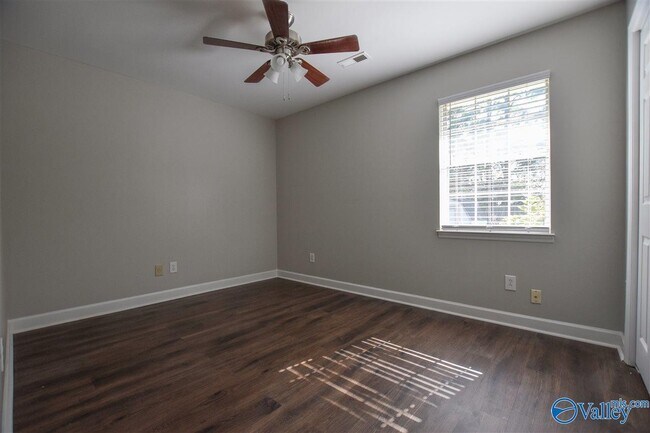 Building Photo - 109 Cove Crest Dr