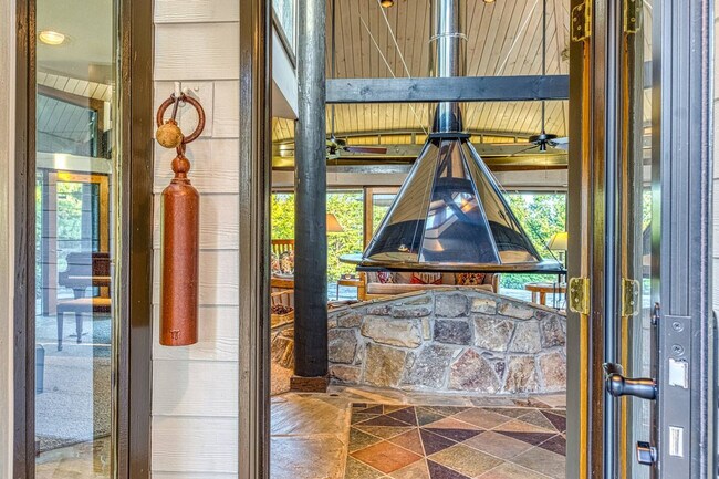 Building Photo - 1816 Bear Spgs Wy