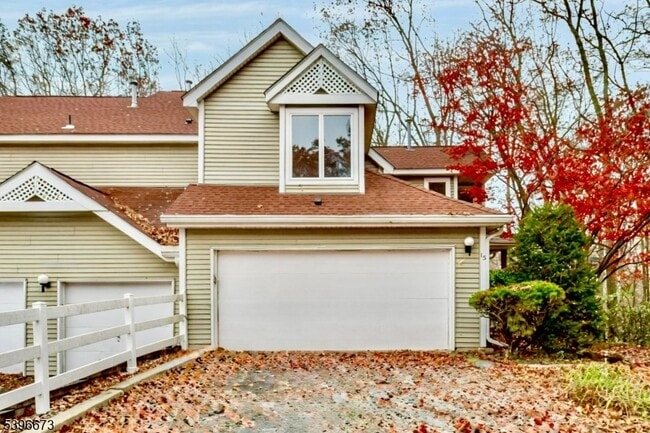 Primary Photo - 15 Stonehouse Ct