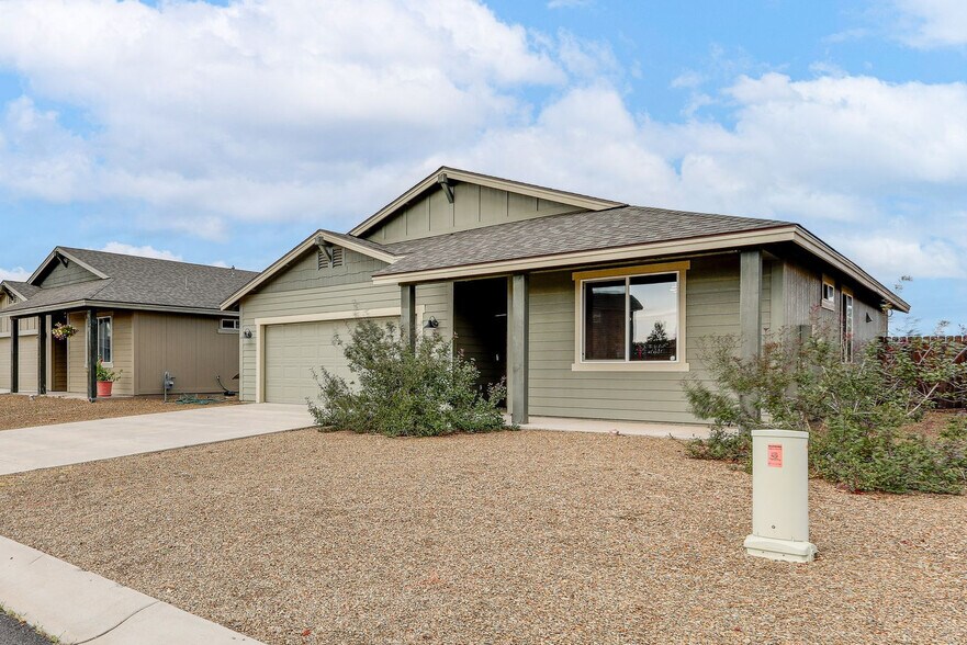 Building Photo - 12281 Pegasus Rd