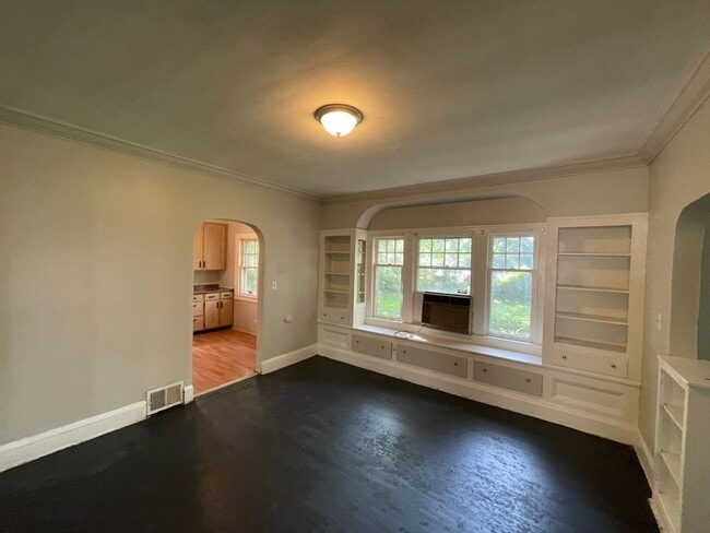 Building Photo - SECTION 8 and EDEN Accepted!! Fully renova...