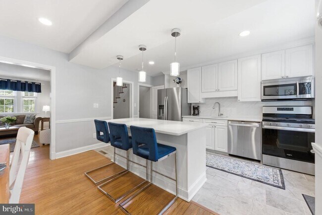 Building Photo - 6467 Blenheim Rd