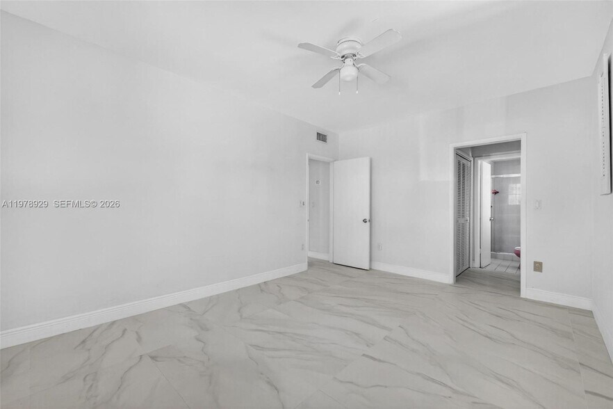 Building Photo - 1470 N Treasure Dr