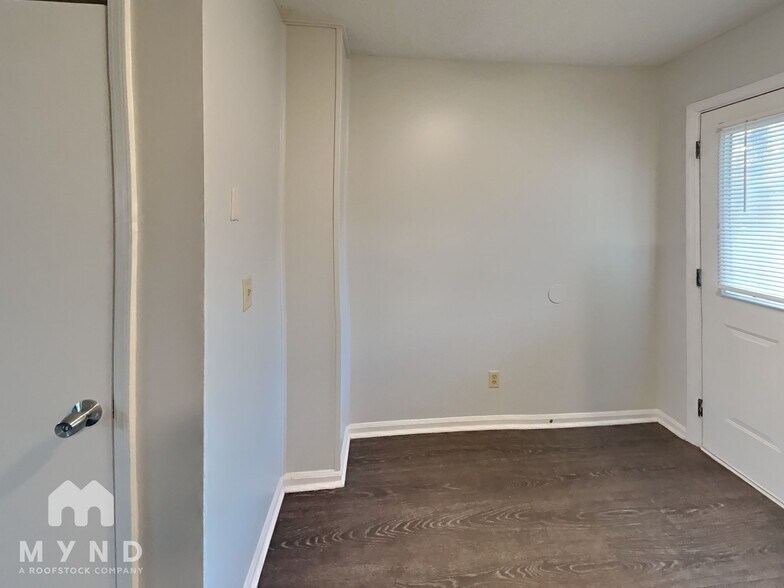 Building Photo - 808 E Spring St