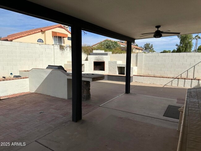 Building Photo - 7126 W Columbine Dr