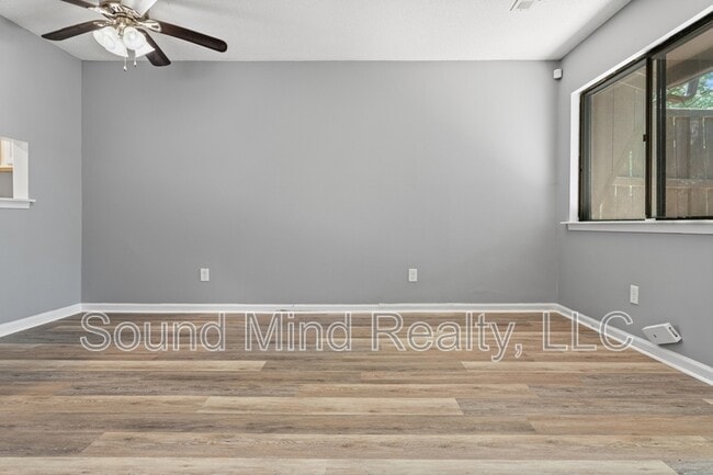 Building Photo - 4249 Lake Ridge Dr