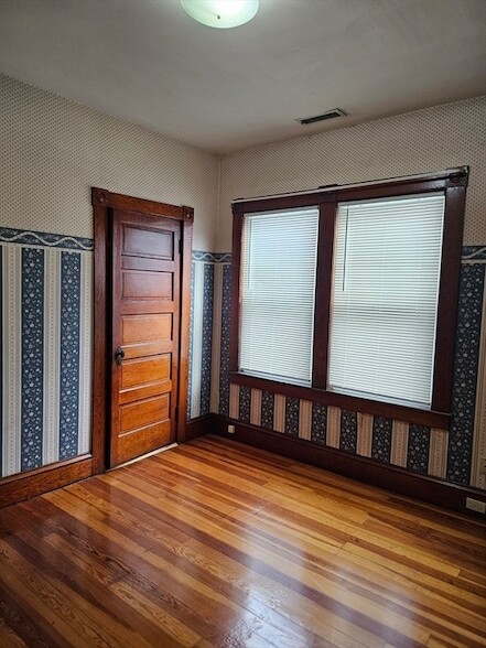 Building Photo - 404 Stevens St