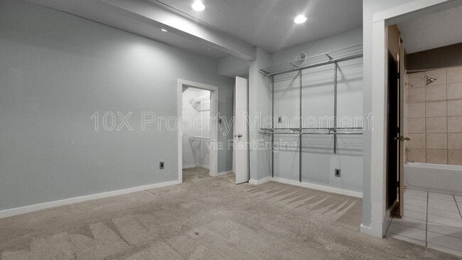 Building Photo - 978 N High St